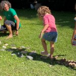 Bambini in coda per A piedi nudi - foto Piemonte Parchi